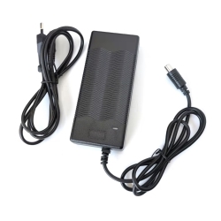 Cargador para la batería interna del patinete eléctrico Navee V40  - 1 Cargador para la batería interna del patinete eléctrico N