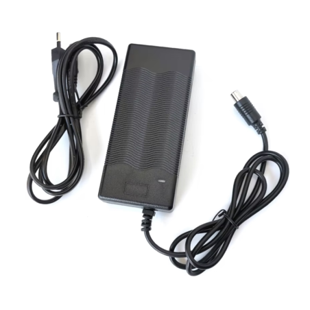 Nabíjačka pre internú batériu elektrokolobežky Navee V40  - 1 Nabíjačka pre internú batériu elektrokolobežky Navee V40
Nabíjačka